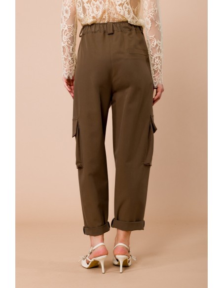 Calças cargo com elástico na parte posterior da cintura e pendentes na frente Maryley