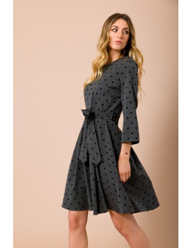 Vestido curto com saia rodada. Manga 3/4 com bolinhas flocadas Maryley