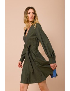 Vestido Curto Com Decote Em V. Saia Em Godé E Cinto Na Cintura Maryley