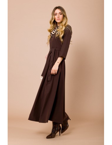 Vestido longo com manga 3/4. Cinto na cintura e foulard combinado Maryley