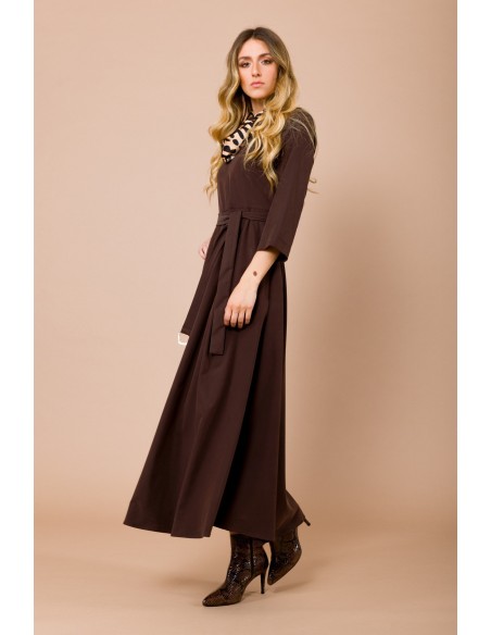 Vestido longo com manga 3/4. Cinto na cintura e foulard combinado Maryley