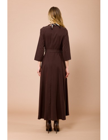 Vestido longo com manga 3/4. Cinto na cintura e foulard combinado Maryley