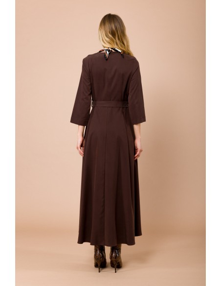 Vestido longo com manga 3/4. Cinto na cintura e foulard combinado Maryley