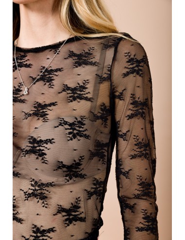 Blusa em renda, gola redonda, corte slim, manga comprida Maryley