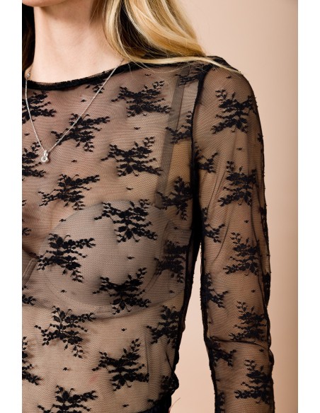 Blusa em renda, gola redonda, corte slim, manga comprida Maryley
