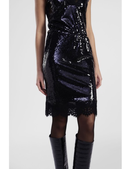 Saia curta com lantejoulas e barra em renda Dixie