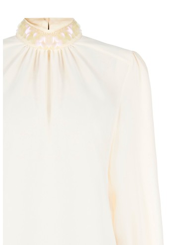 Blusa ampla e fluida em cetim fosco com gola coberta de maxi lantejoulas Rinascimento