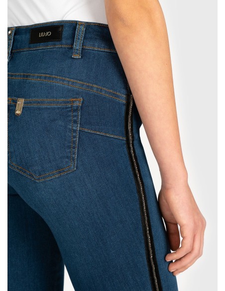 Denim de Cintura Alta com Cristais na Faixa Lateral