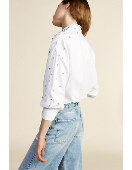 Camisa longa com tachas, bolso e colarinho em bico Dixie