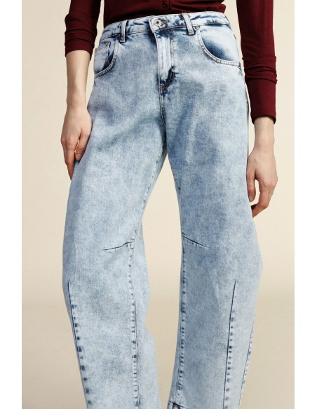 Jeans de Perna Larga com Costuras Frontais em Contraste Dixie