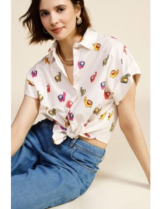 Camisa Cropped com Estampa Fantasia e Nó Frontal Dixie