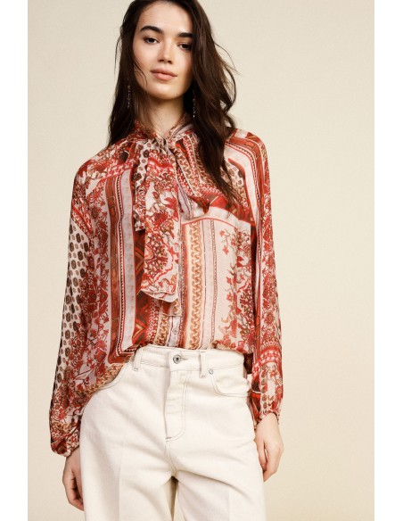 Blusa Ampla Estampada com Laço no Pescoço Dixie