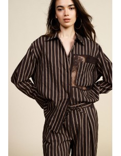 Camisa às riscas com bolso em renda e corte amplo Dixie