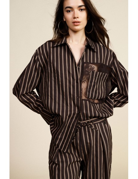 Camisa às riscas com bolso em renda e corte amplo Dixie