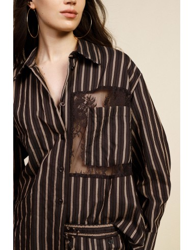 Camisa às riscas com bolso em renda e corte amplo Dixie