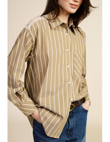 Camisa às Riscas com Bolso e Ombros em Renda Dixie