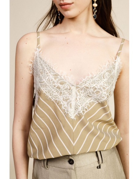 Top Com Alças Finas E Detalhes Em Renda Dixie