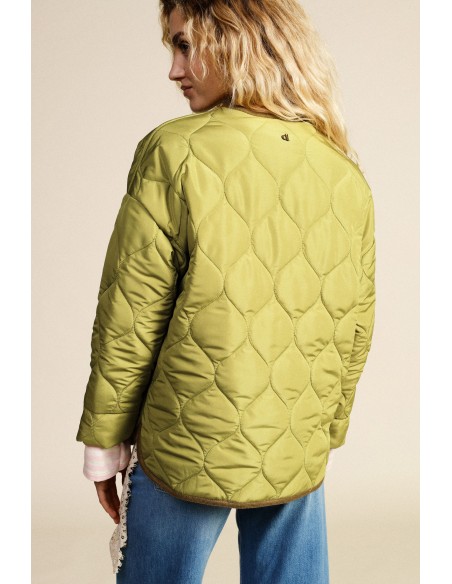 Casaco acolchoado com bolsos e fecho de alamar Dixie