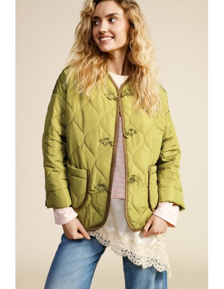 Casaco matelassado com bolsos e fecho de alamares Dixie