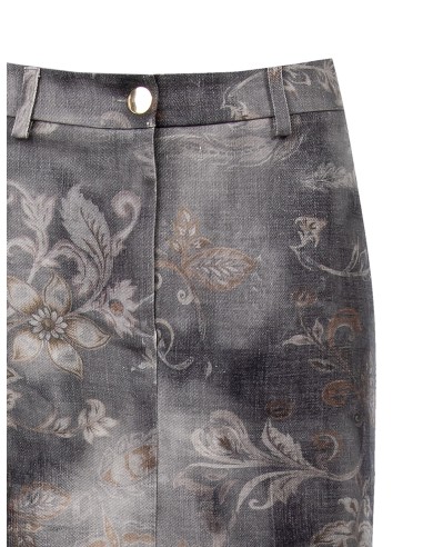 Saia longa tubinho em denim lavado e estampada com flores Rinascimento