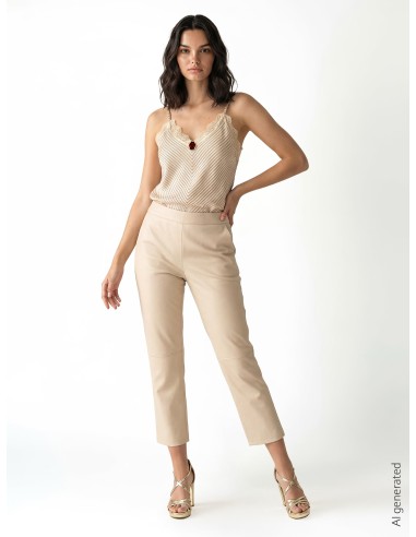 Top justado em mistura de viscose com efeito ligeiramente amarrotado, com rosa aplicada e renda Rinascimento