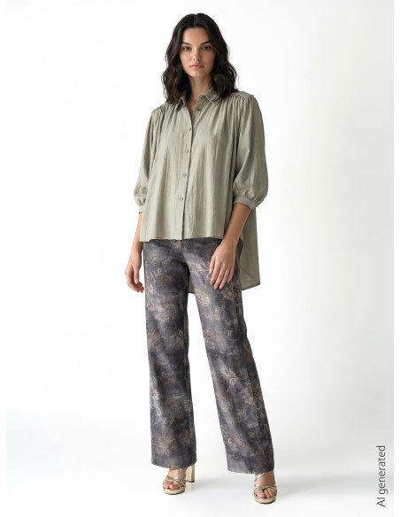Camisa Ampla em Tecido Leve Misto de Viscose com Mangas Morcego Rinascimento
