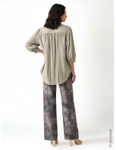 Camisa Ampla em Tecido Leve Misto de Viscose com Mangas Morcego Rinascimento 2