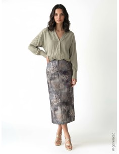 Camisa ampla com efeito balão na frente em tecido leve misto de viscose com decote em V Rinascimento