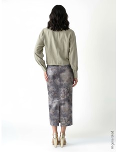 Camisa ampla com efeito balão na frente em tecido leve misto de viscose com decote em V Rinascimento 2