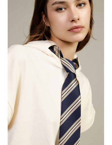 Sweatshirt com Capuz e Laço Decorativo Dixie