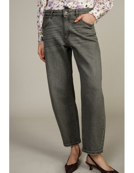 Jeans Balloon Fit com Cintura Alta e Perna Direita Dixie