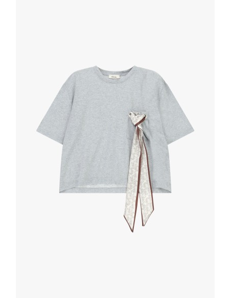 T-Shirt Boxy Fit com Lenço Decorativo Dixie