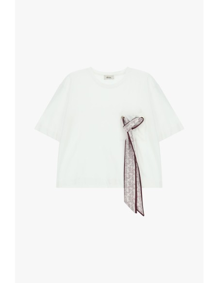 T-Shirt Boxy Fit com Lenço Decorativo Dixie