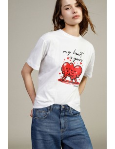 T-Shirt Estampa de Coração Corte Regular Gola Redonda Dixie