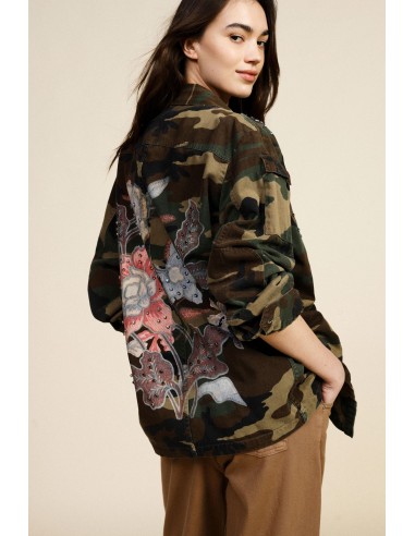 Blazer com padrão militar e tachas Dixie