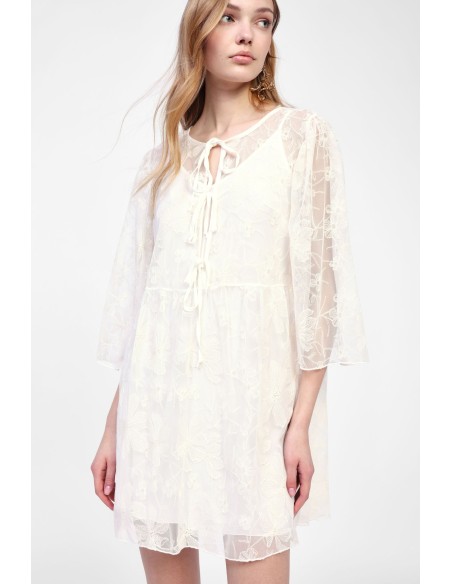 Vestido Curto com Motivo Floral Dixie