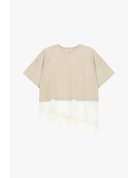 T-shirt com barra assimétrica e detalhe em renda Dixie