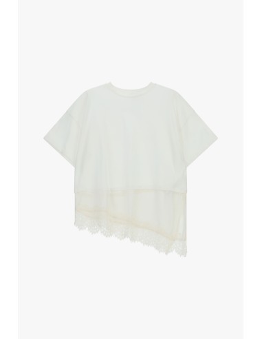 T-shirt com bainha assimétrica e detalhe em renda Dixie