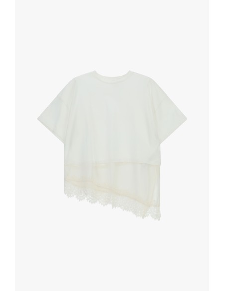 T-shirt com bainha assimétrica e detalhe em renda Dixie