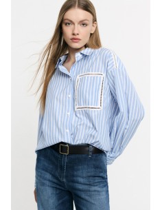 Camisa às riscas com bolso e detalhes vazados Please