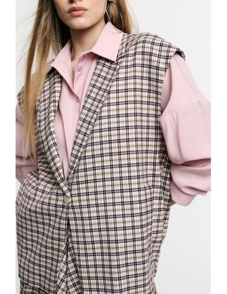 Colete com padrão xadrez e fecho por botão Please