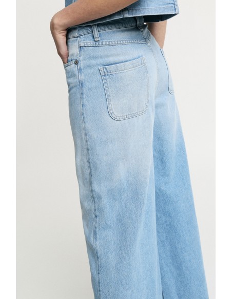 Jeans de perna larga, de cintura alta, com bolsos Please