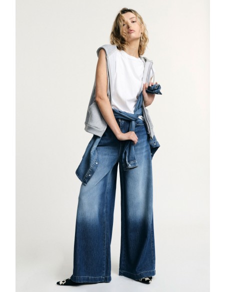 Jeans de perna larga, cintura alta, efeito esfumado Please