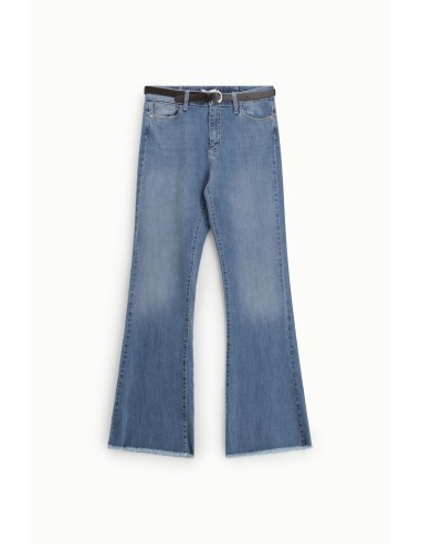 Jeans Flare com Barra Desfiada e Cinto Please