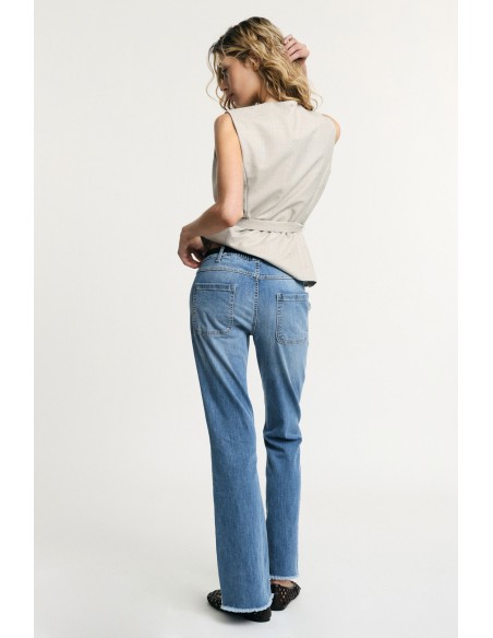Jeans Flare com Bainha Desfiada e Cinto Please