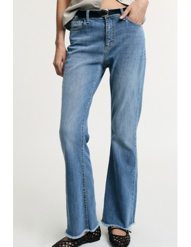 Jeans Flare com Bainha Desfiada e Cinto Please