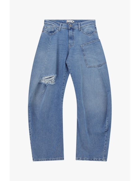 Jeans wide leg com rasgo e bolso aplicado Please