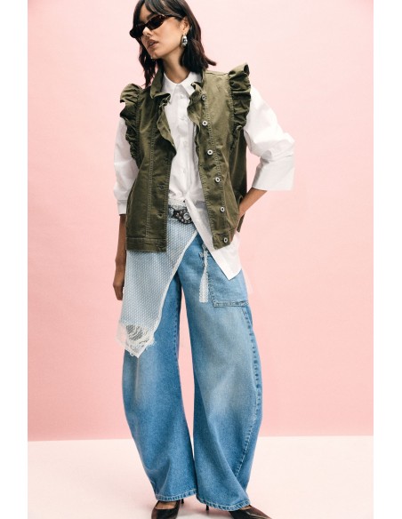 Jeans wide leg com rasgo e bolso aplicado Please