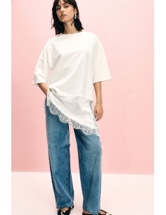 Top Assimétrico com Borda em Renda em Contraste Please