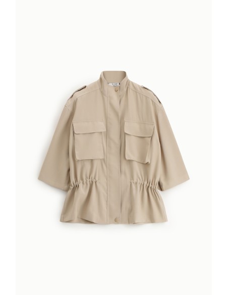 Parka curta, bolsos frontais, mangas largas Please